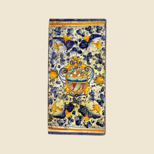 Mattonella rettangolare cm  30 x 15 decoro stemma Monticini con foglie di Montelupo