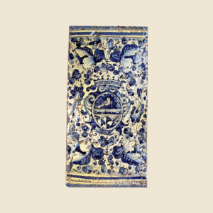 Mattonella rettangolare cm  30 x 15 decoro stemma Uccellino con foglie blu