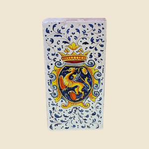 Mattonella rettangolare cm  30 x 15 decoro stemma Grifone con volute blu