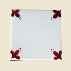 Mattonella quadrata cm  10 x 10 decoro cornice bordeaux