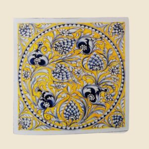mattonella quadrata cm  40 x 40 decoro fiori fondo giallo